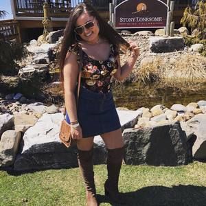 Meet your Posher, Abbey